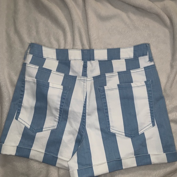 High rise shorts - Picture 2 of 3